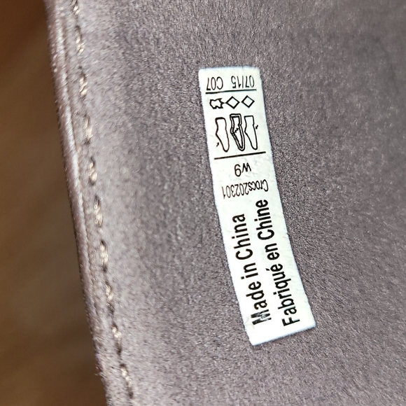 Crocs Cobbler leather/patent leather quilt strap brown heeled clogs, size 9. - Picture 7 of 10